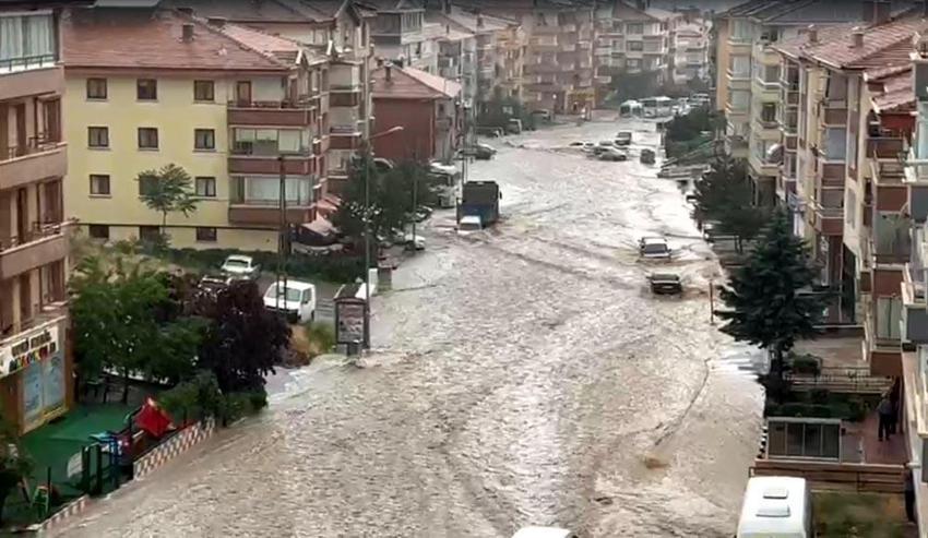Ankara'yı şiddetli sel vurdu! Acı haber sonrası son dakika uyarısı! Bakan Soylu da bölgede...