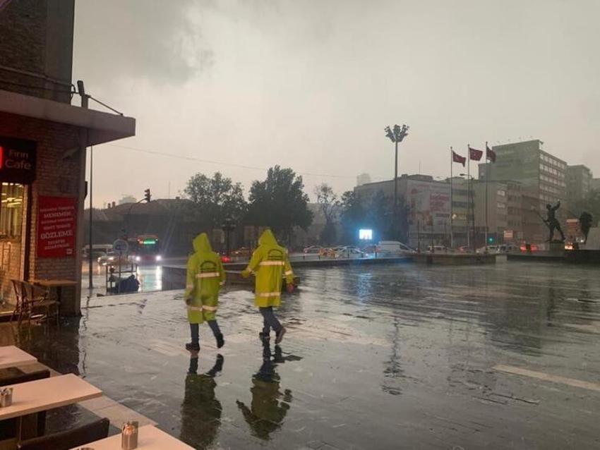 Ankara'yı şiddetli sel vurdu! Acı haber sonrası son dakika uyarısı! Bakan Soylu da bölgede...