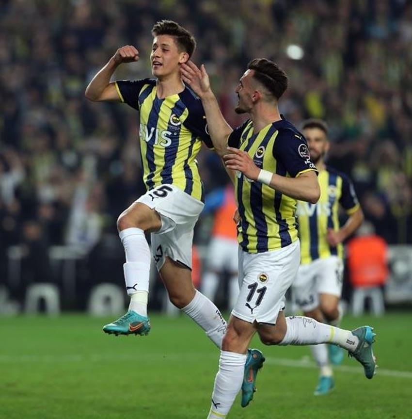 Herkes tatildeyken o antrenmandaydı! Mesut Özil'i sildi süper yeteneği yeni lider yaptı