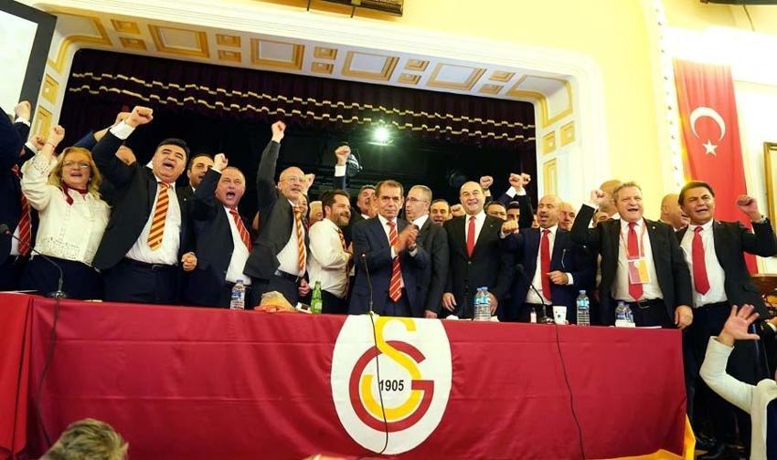 FLAŞ GELİŞME! Galatasaray'da 2 ayrılık birden! Dursun Özbek çok hızlı başladı