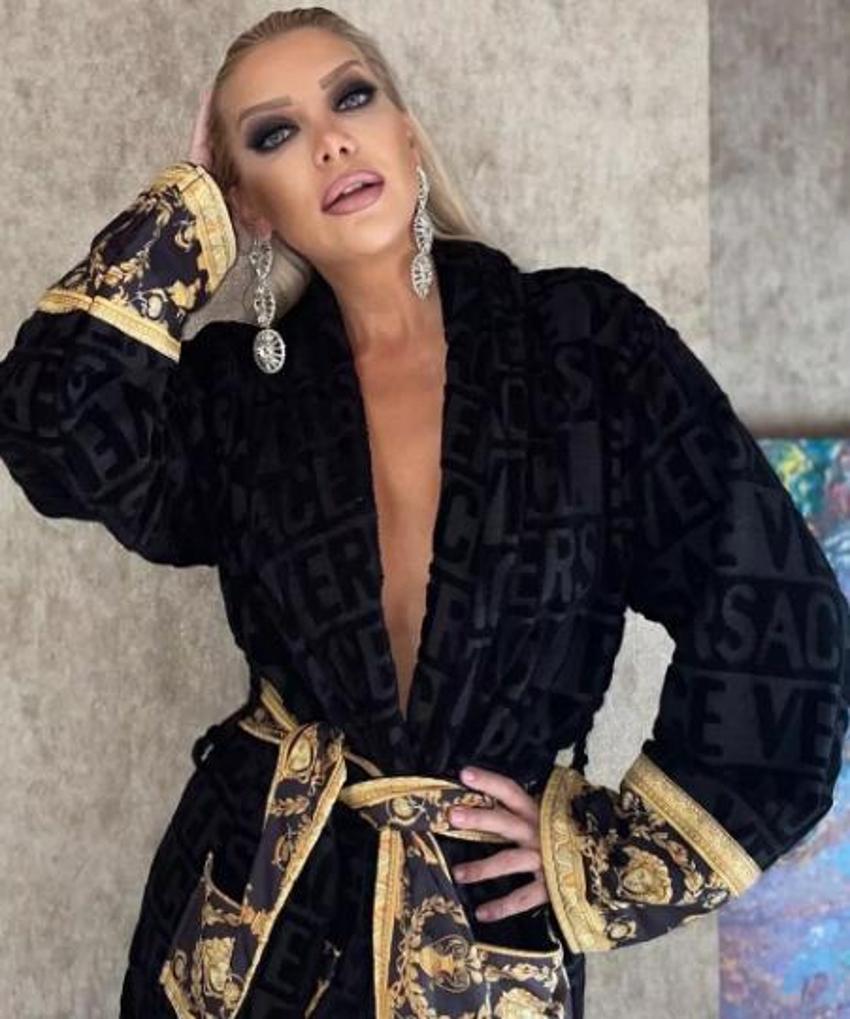 Gülşah Saraçoğlu bornozlu pozuyla Instagram'ı salladı! "Taş bebek gibisin"
