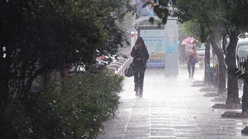 Şiddetli yağış geliyor, aniden fena bastıracak! Meteoroloji son dakika duyurdu, özellikle uyardı! Pazartesi gününe kadar onlarca kentte...