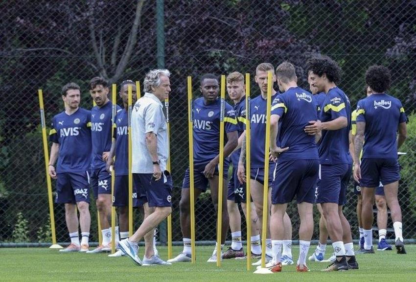 Bu sezon 15 gol 3 asist yaptı 4,5 milyon euro'luk maaş teklifi aldı! 'Bırak F.Bahçe'yi bize gel'