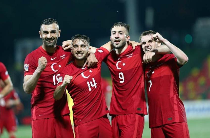 Galatasaray'dan yıldız oyuncuya büyük şok! Halil Dervişoğlu neye uğradını şaşırdı...