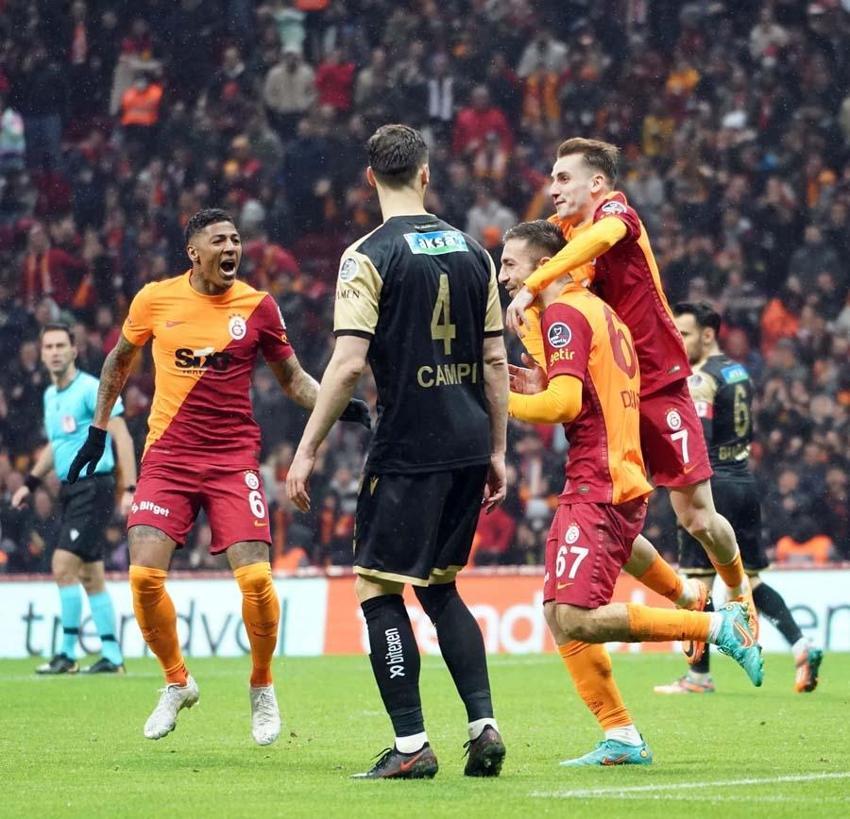 Galatasaray'dan yıldız oyuncuya büyük şok! Halil Dervişoğlu neye uğradını şaşırdı...