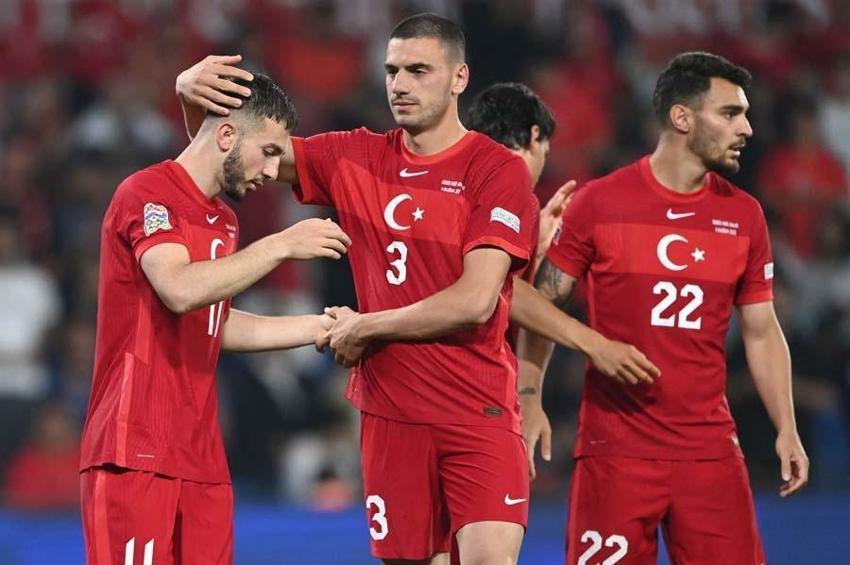 Galatasaray'dan yıldız oyuncuya büyük şok! Halil Dervişoğlu neye uğradını şaşırdı...