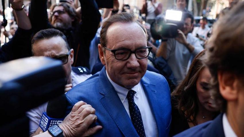 Kevin Spacey taciz iddiasından mahkemeye çıktı! Basın ordusu tarafından kuşatıldı...