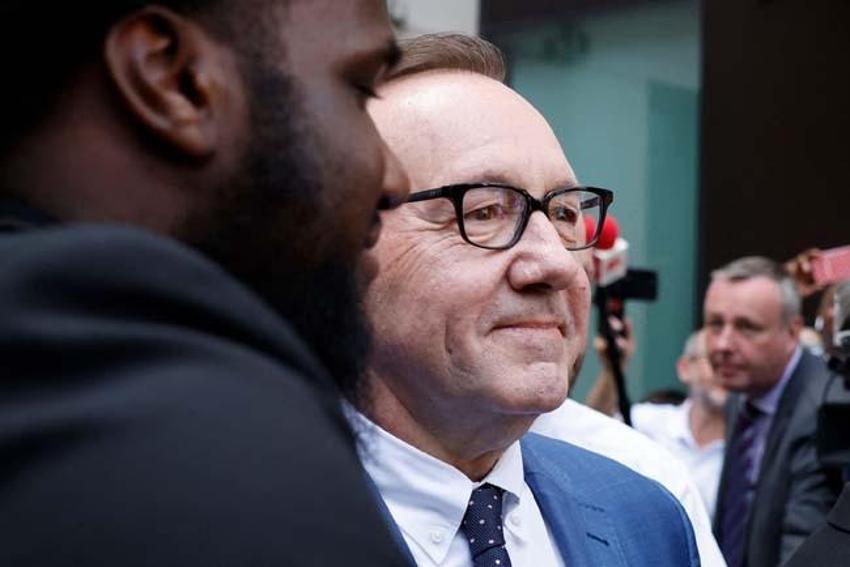 Kevin Spacey taciz iddiasından mahkemeye çıktı! Basın ordusu tarafından kuşatıldı...