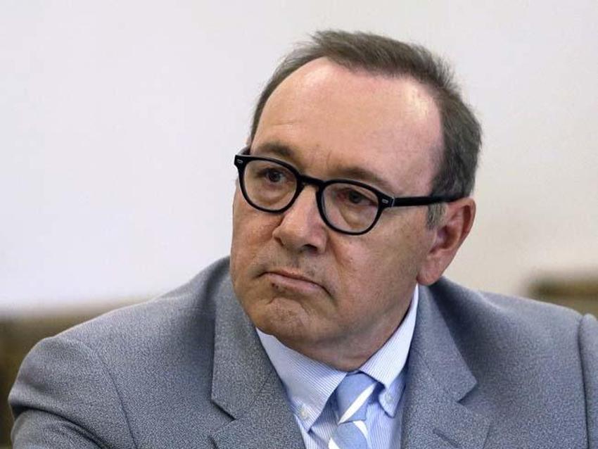 Kevin Spacey taciz iddiasından mahkemeye çıktı! Basın ordusu tarafından kuşatıldı...