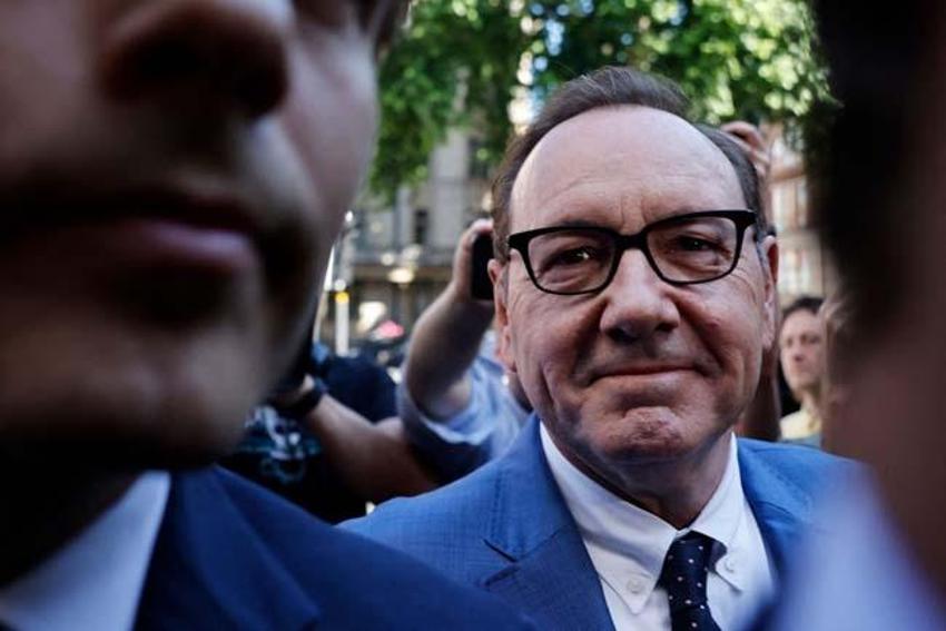 Kevin Spacey taciz iddiasından mahkemeye çıktı! Basın ordusu tarafından kuşatıldı...