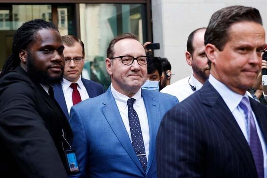 Kevin Spacey taciz iddiasından mahkemeye çıktı! Basın ordusu tarafından kuşatıldı...