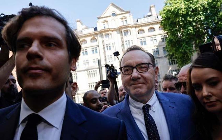 Kevin Spacey taciz iddiasından mahkemeye çıktı! Basın ordusu tarafından kuşatıldı...