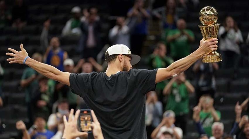 Golden State Warriors şampiyon oldu Stephen Curry öfke kustu! 'Niye bu soruyla başlıyorsun?'