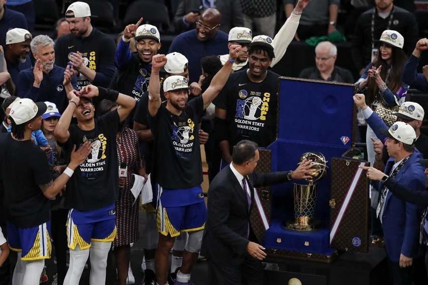Golden State Warriors şampiyon oldu Stephen Curry öfke kustu! 'Niye bu soruyla başlıyorsun?'