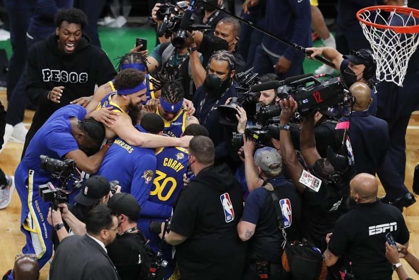 Golden State Warriors şampiyon oldu Stephen Curry öfke kustu! 'Niye bu soruyla başlıyorsun?'