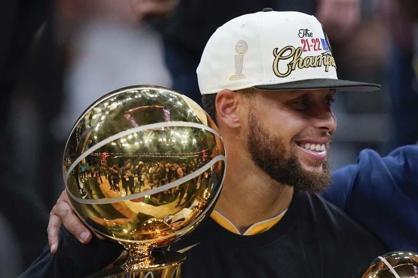 Golden State Warriors şampiyon oldu Stephen Curry öfke kustu! 'Niye bu soruyla başlıyorsun?'