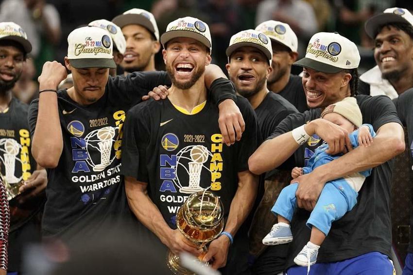 Golden State Warriors şampiyon oldu Stephen Curry öfke kustu! 'Niye bu soruyla başlıyorsun?'
