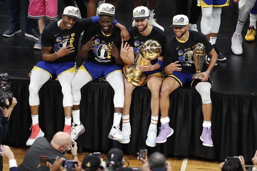 Golden State Warriors şampiyon oldu Stephen Curry öfke kustu! 'Niye bu soruyla başlıyorsun?'