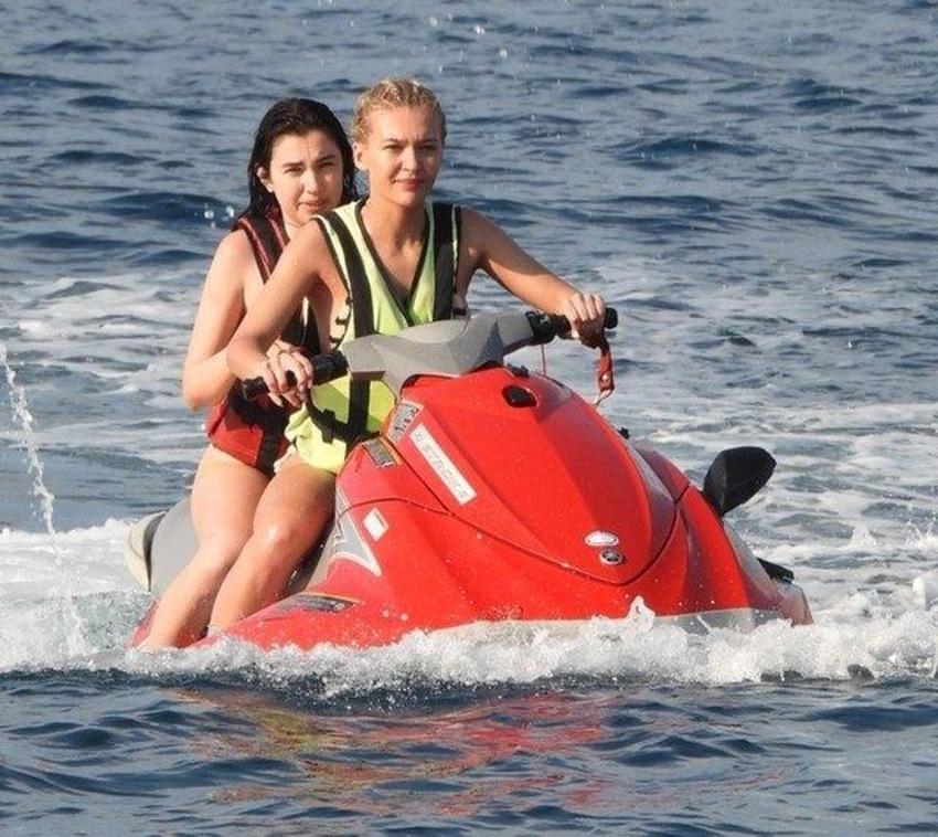 Oyuncu Melisa Döngel'den jet ski şov!