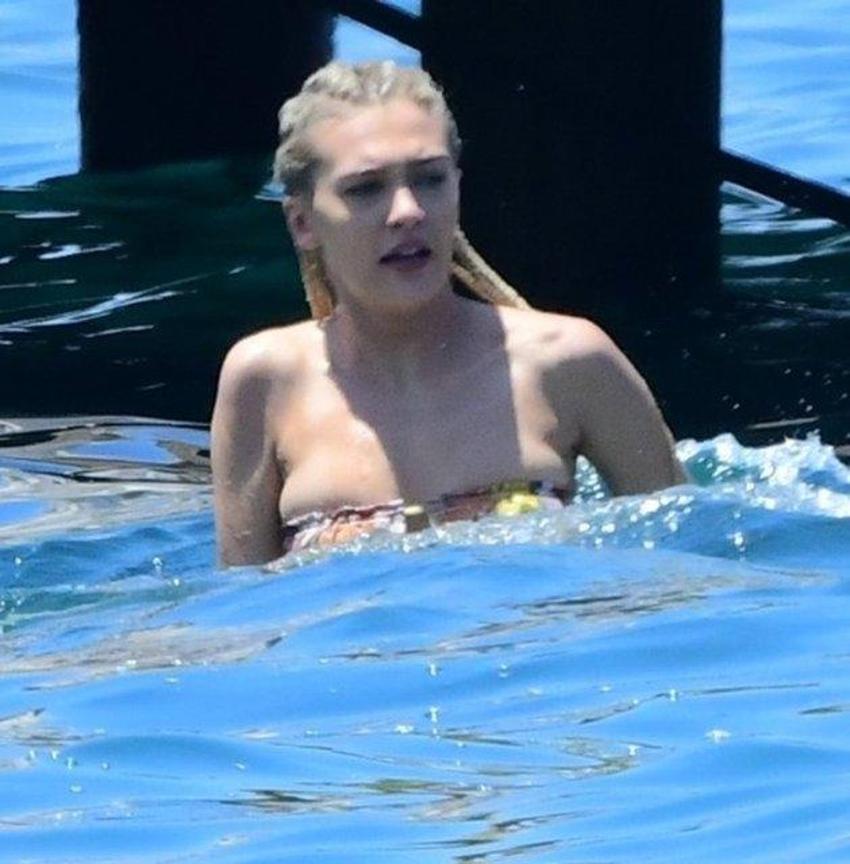 Oyuncu Melisa Döngel'den jet ski şov!