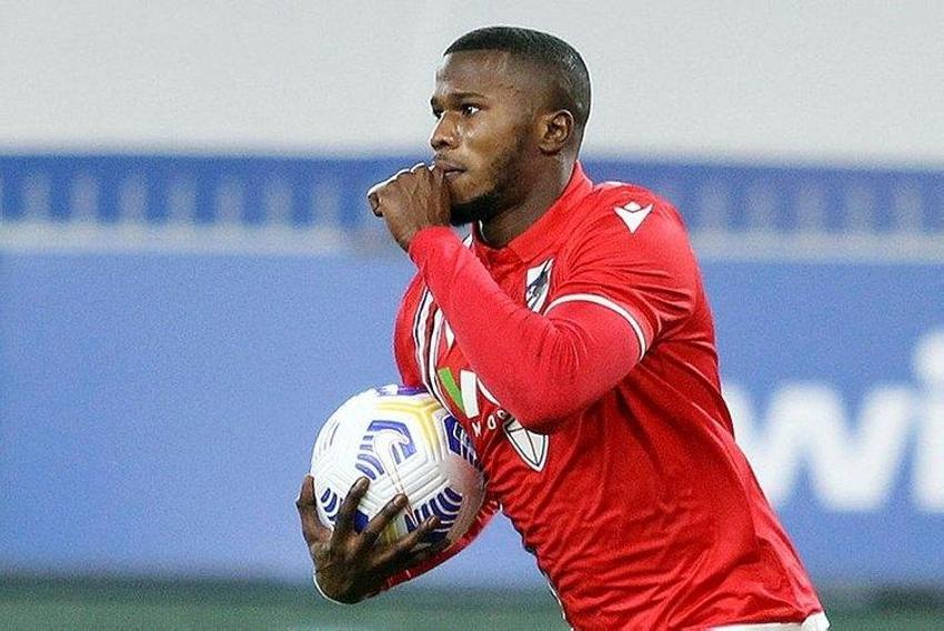 İlk transfer! 30 M.€'dan 3 M.€'ya düştü! Galatasaray 'Yeni Onyekuru'sunu' buldu!