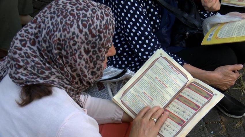 YKS öncesi Zuhuratbaba türbesi doldu taştı 