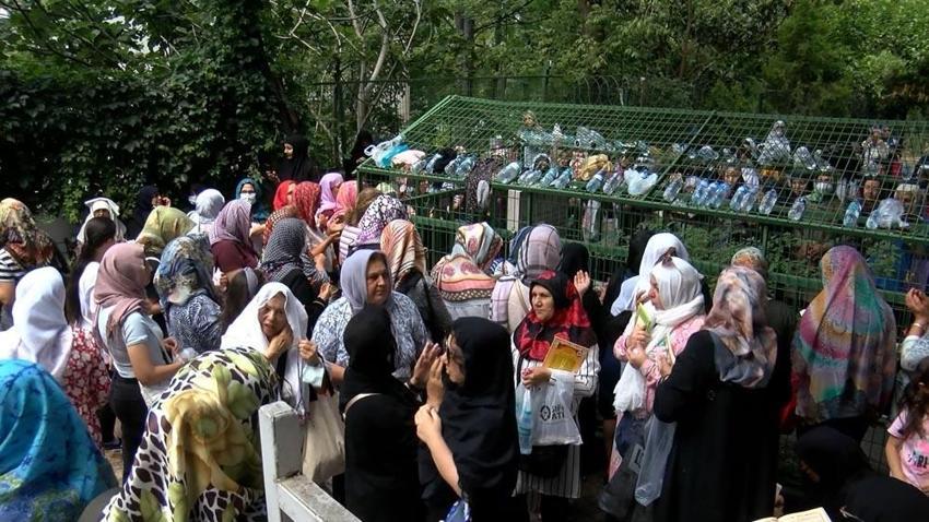YKS öncesi Zuhuratbaba türbesi doldu taştı 