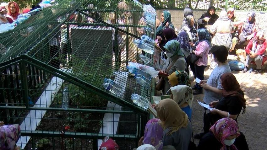 YKS öncesi Zuhuratbaba türbesi doldu taştı 