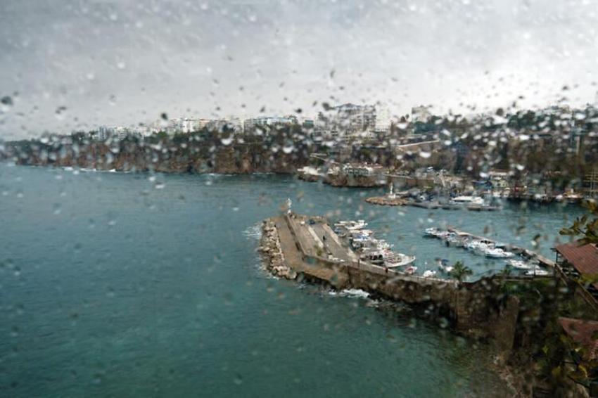Meteoroloji'den son dakika açıklaması! Yağmur ve fırtına alarmı! Çok kuvvetli olacak! İstanbul, Ankara...