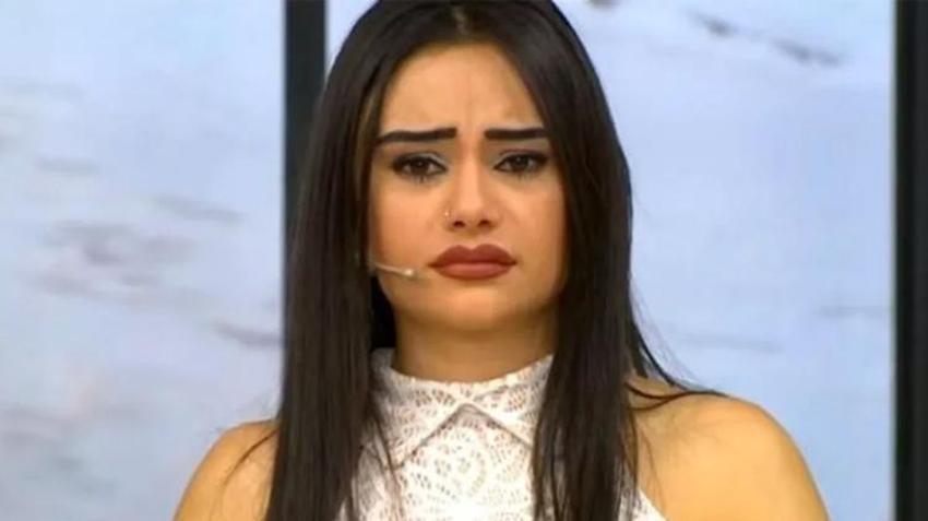 Naz Mila göğüs dekolteli yatak pozuyla olay yarattı!