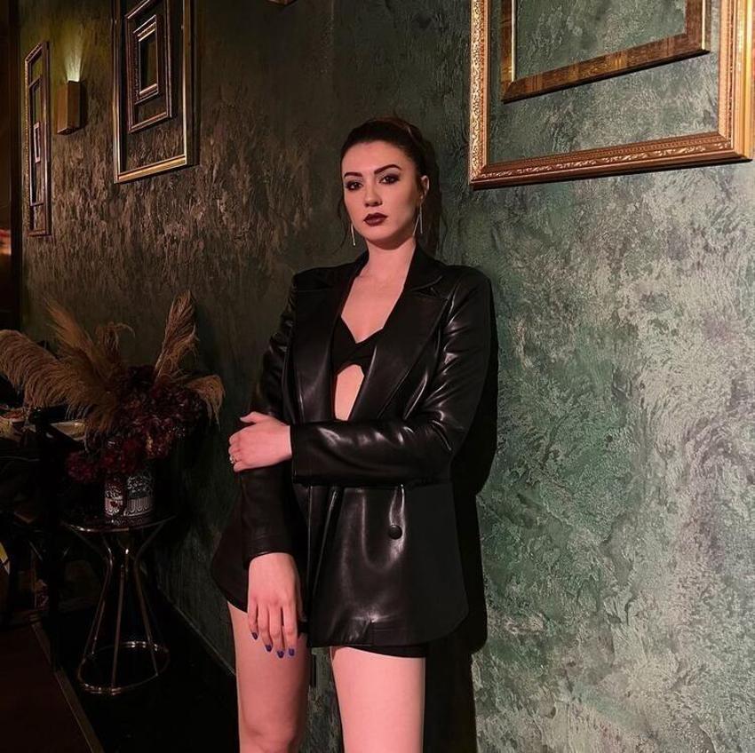 Burcu Özberk'e büyük şok! Kapıdan geri çevirdiler...