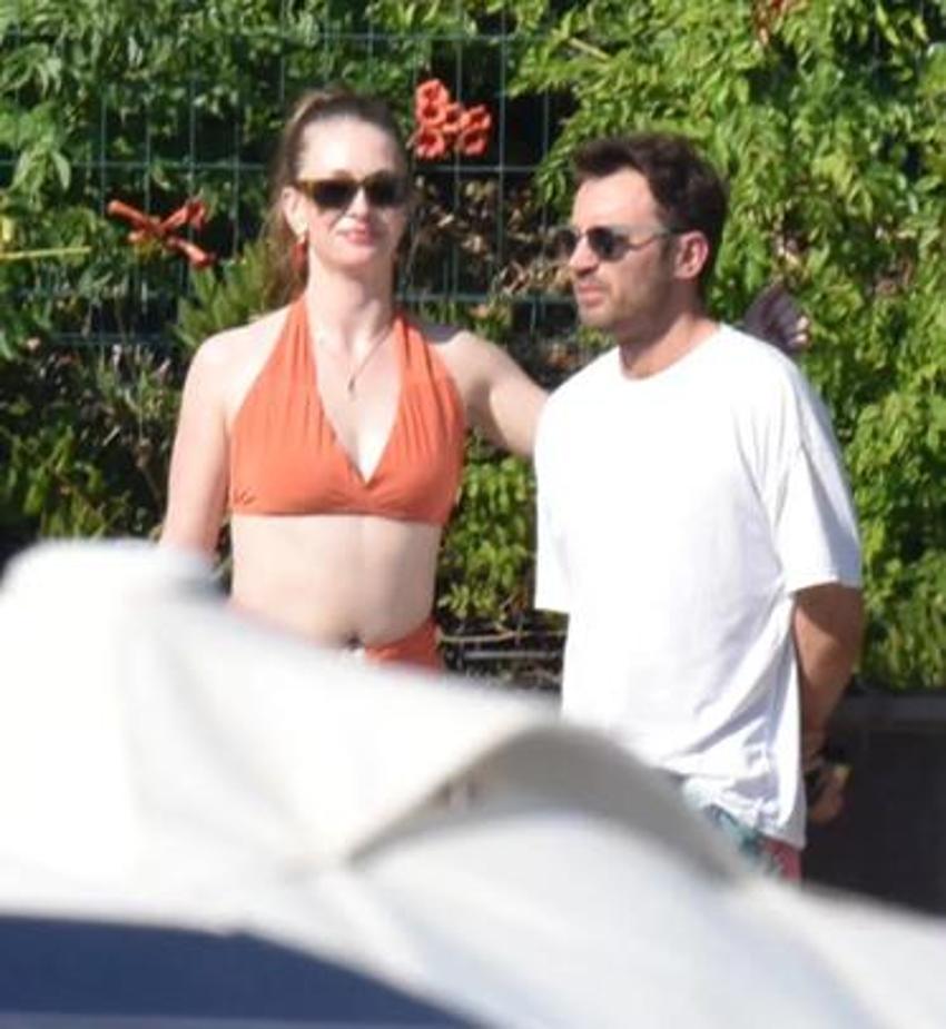 Yasemin Allen ve Tolga Güleç birbirlerini öpücüklere boğdu!