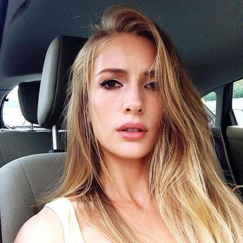 Yasemin Allen ve Tolga Güleç birbirlerini öpücüklere boğdu!