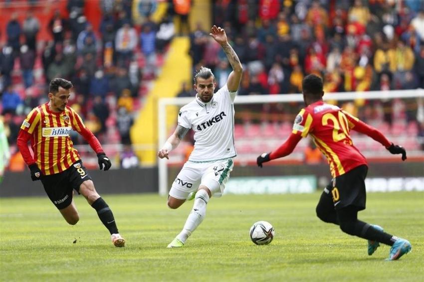 Galatasaray'da Morutan depremi! Okan Buruk 3 yıldıza 'Size güle güle' dedi!