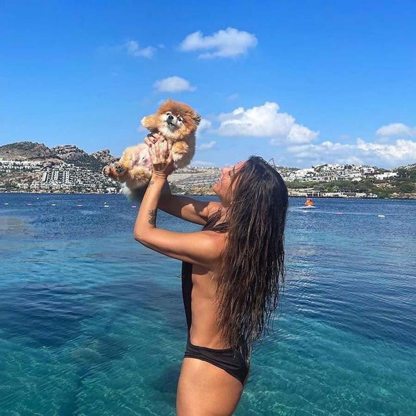Selen Görgüzel havuz başı pozlarıyla sosyal medyayı salladı!
