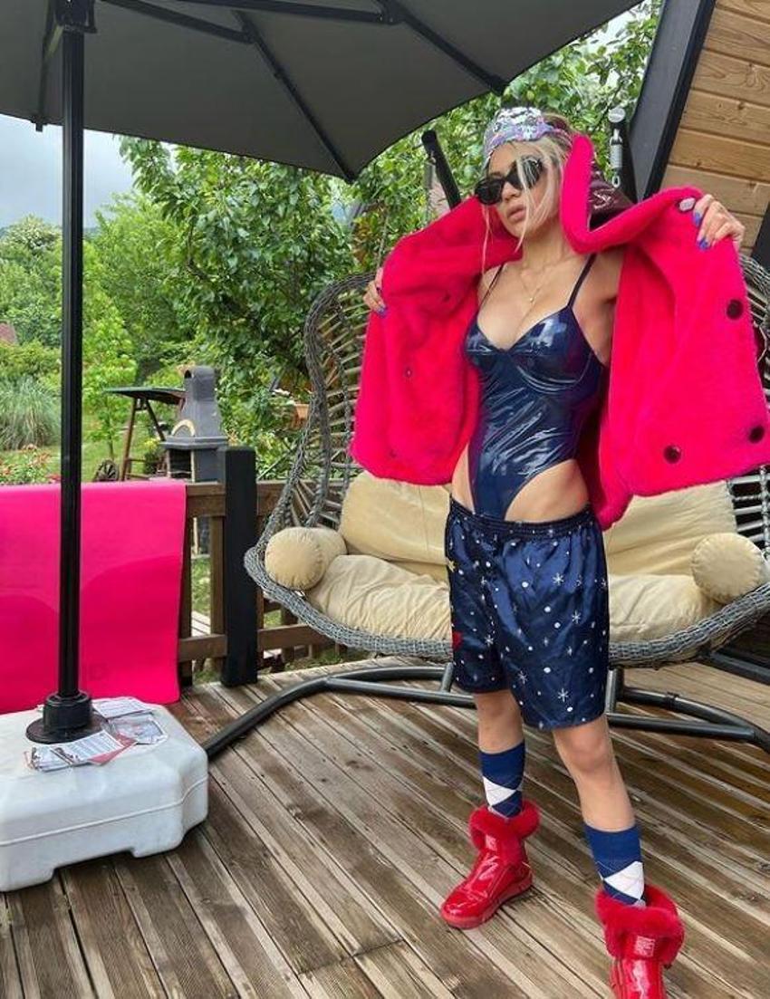 Nihal Candan'ın anlaşılamayan kombini olay oldu! 'Sen de şaşırdın iyice'