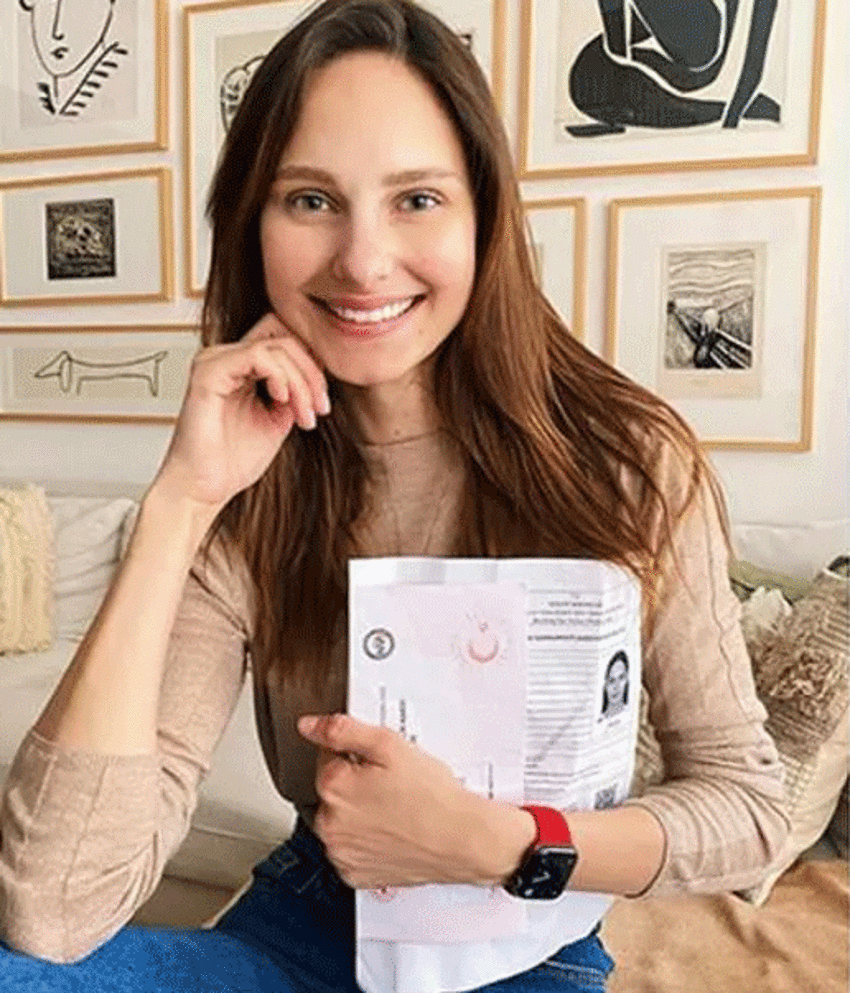 Jessica May deniz ve güneşin tadını çıkarttı!