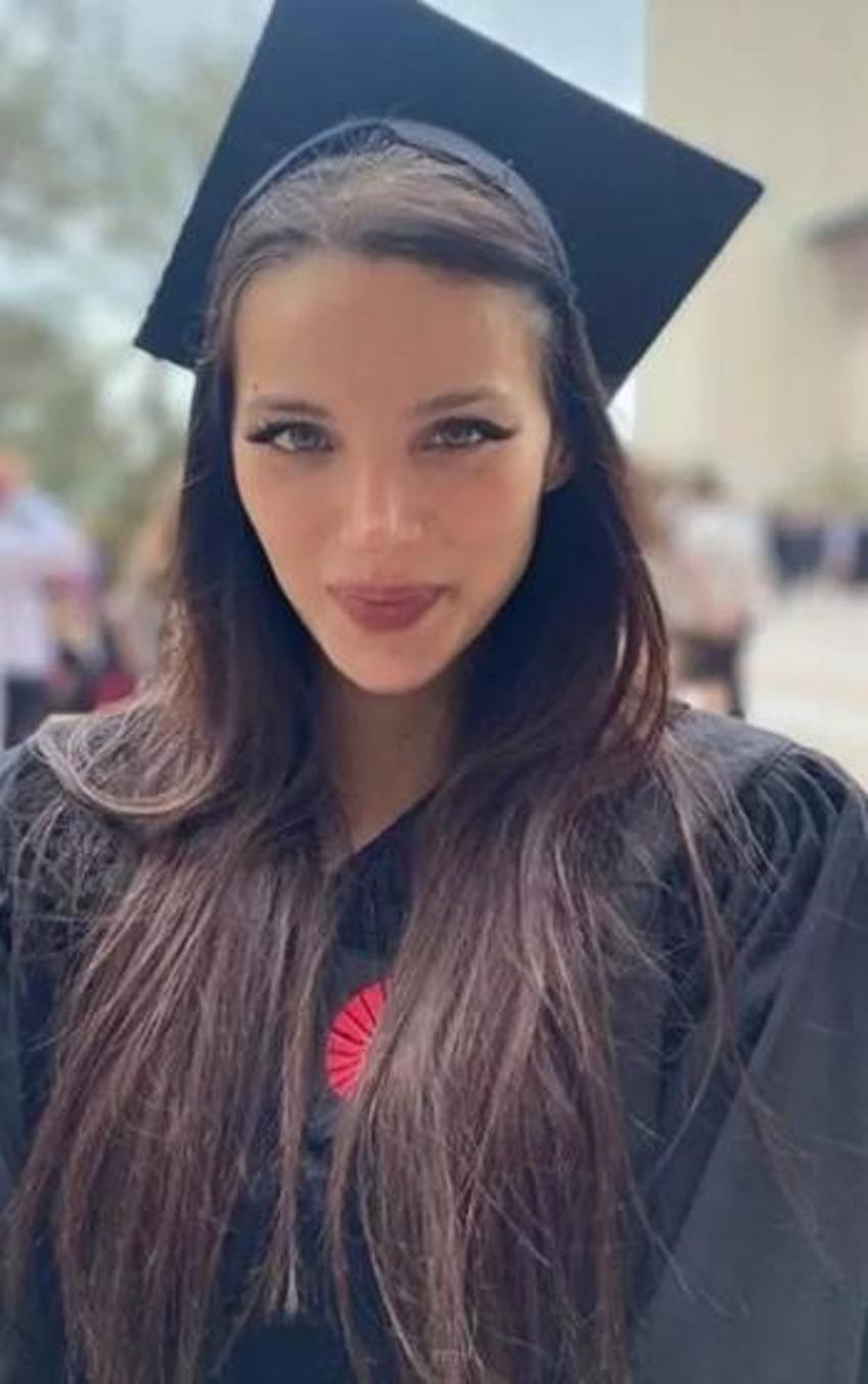 Ünlü oyuncu Leyla Tanlar mezun oldu! Son halini gören tanıyamadı...