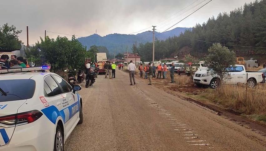 Muğla Marmaris’te orman yangını! 20 helikopter ve 14 uçakla havadan müdahale ediliyor...