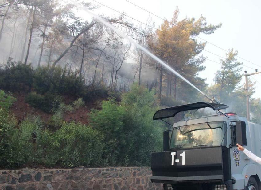 Muğla Marmaris’te orman yangını! 20 helikopter ve 14 uçakla havadan müdahale ediliyor...
