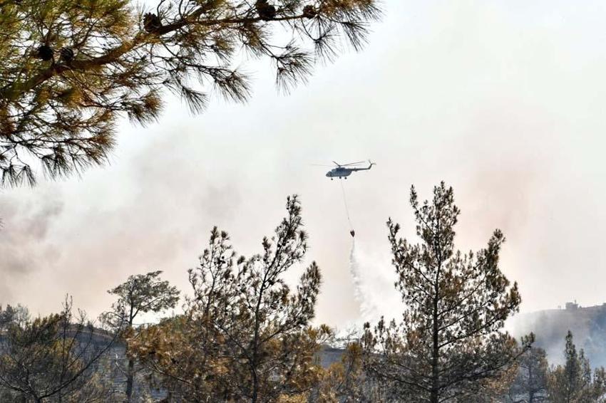 Muğla Marmaris’te orman yangını! 20 helikopter ve 14 uçakla havadan müdahale ediliyor...