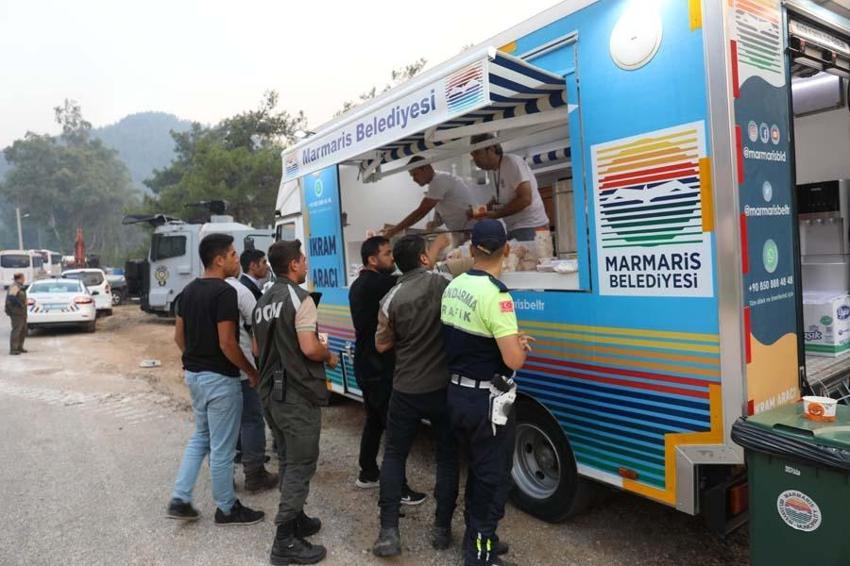 Muğla Marmaris’te orman yangını! 20 helikopter ve 14 uçakla havadan müdahale ediliyor...