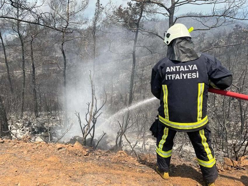 Muğla Marmaris’te orman yangını! 20 helikopter ve 14 uçakla havadan müdahale ediliyor...
