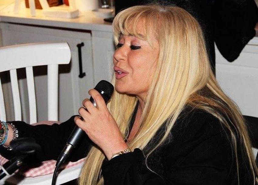 Zerrin Özer'den hayranlarını üzen açıklama! Haberi bizzat verdi