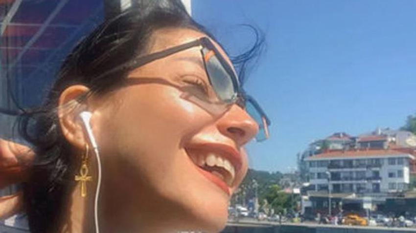 Merve Boluğur otobüsten paylaştı!