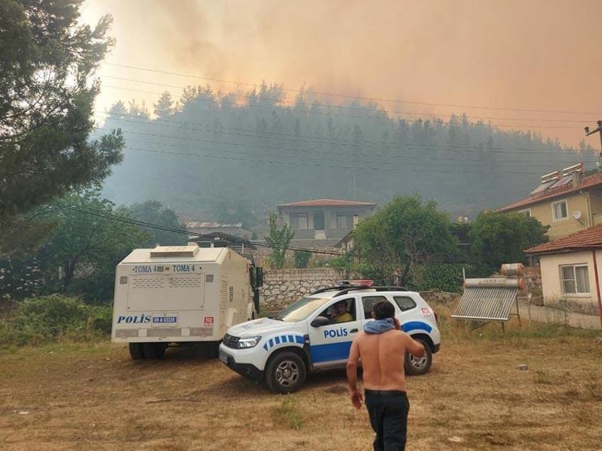 Marmaris'teki orman yangınında 3'üncü gün; alevler 5 noktada ilerliyor