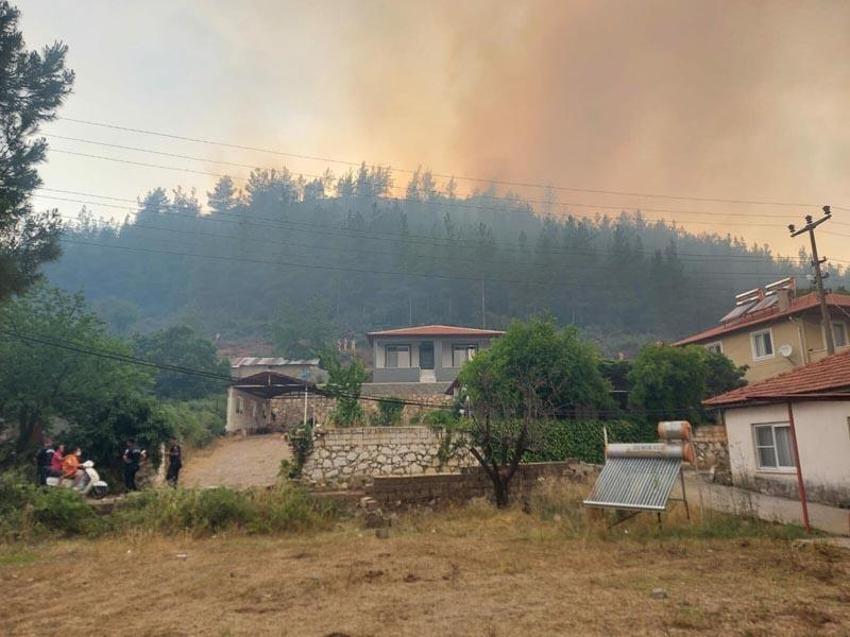 Marmaris'teki orman yangınında 3'üncü gün; alevler 5 noktada ilerliyor