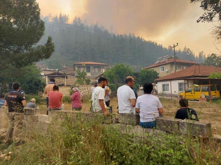 Marmaris'teki orman yangınında 3'üncü gün; alevler 5 noktada ilerliyor