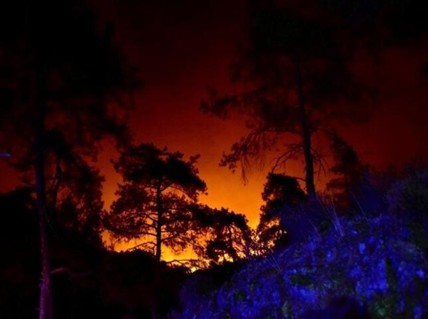 Marmaris'teki orman yangınında 3'üncü gün; alevler 5 noktada ilerliyor
