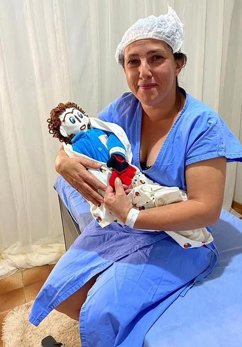 Böylesi daha önce görülmedi! Annesinin yaptığı bez erkekle evlendi, hamile kaldı sonra da...